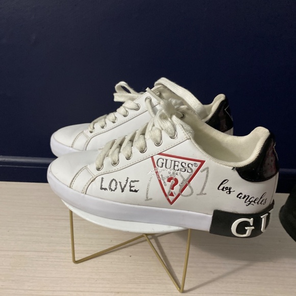 Guess Pathin Casual Sneakers Women' 6.5 M White Faux Leather Low Top Lace Up NEW - Picture 4 of 7